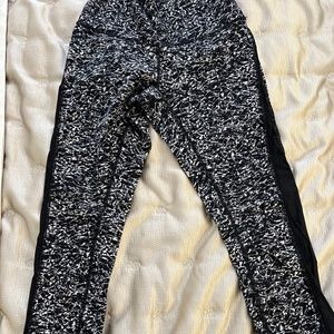 Lululemon black and white patterned high rise leggings